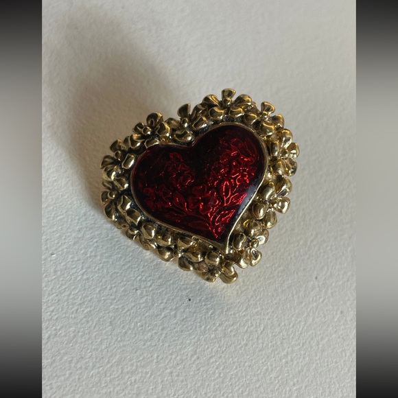 Avon 1997 Red Floral Heart Pin - Picture 4 of 5